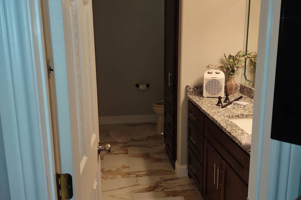 Photo of Bathroom in Linden