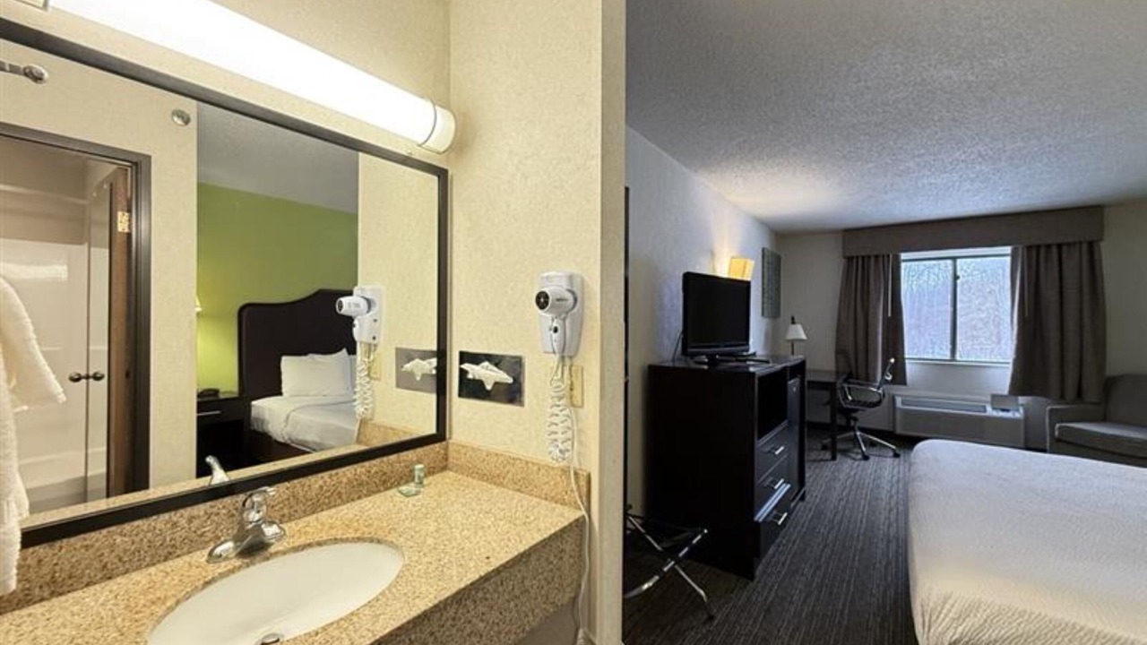 Photo of Bedroom in Grove City