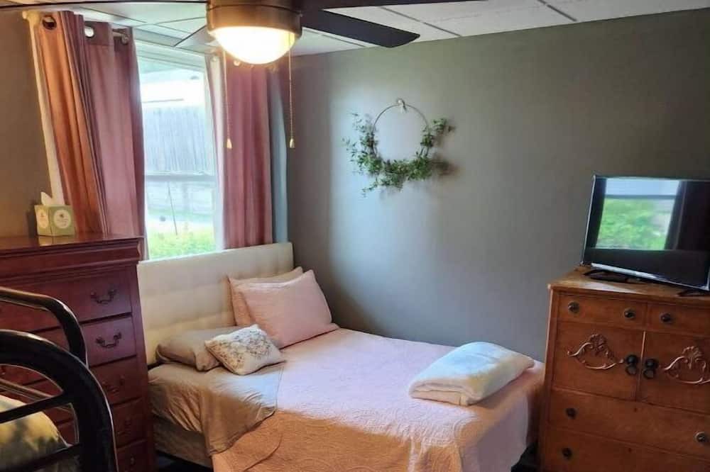 Photo of Bedroom in Crittenden