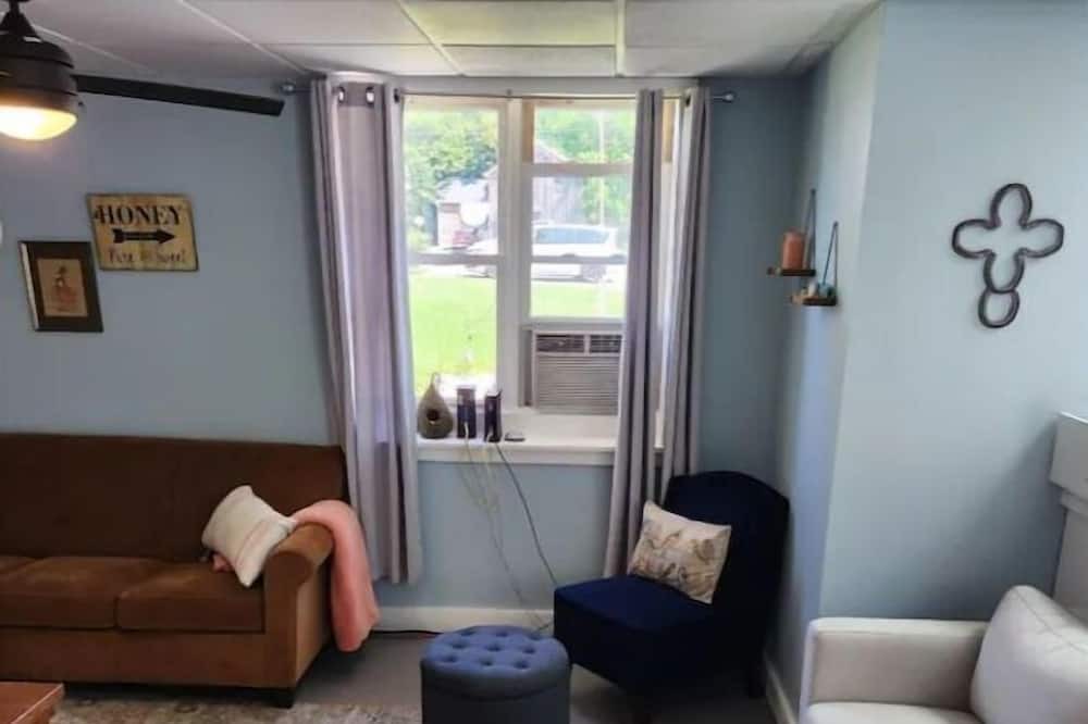Photo of Livingroom in Crittenden