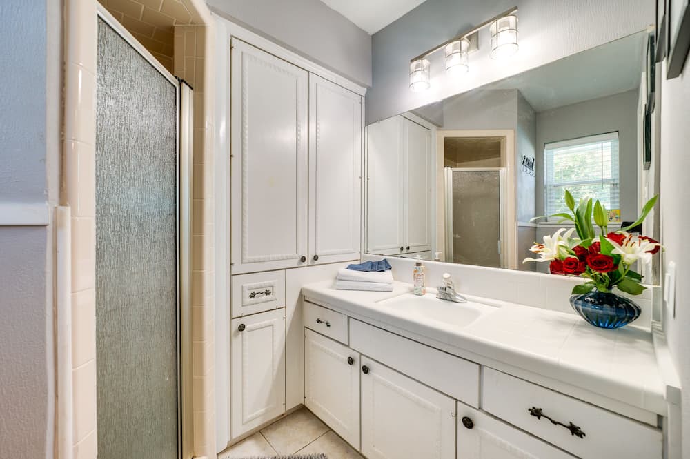 Photo of Bathroom in Wake Village