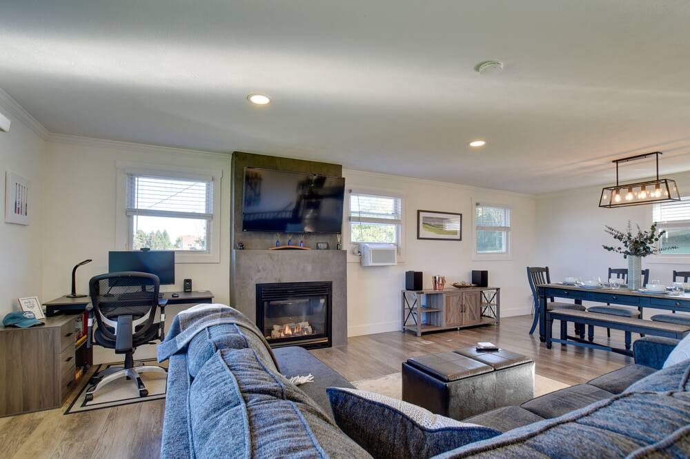 Photo of Livingroom in Hammondsport