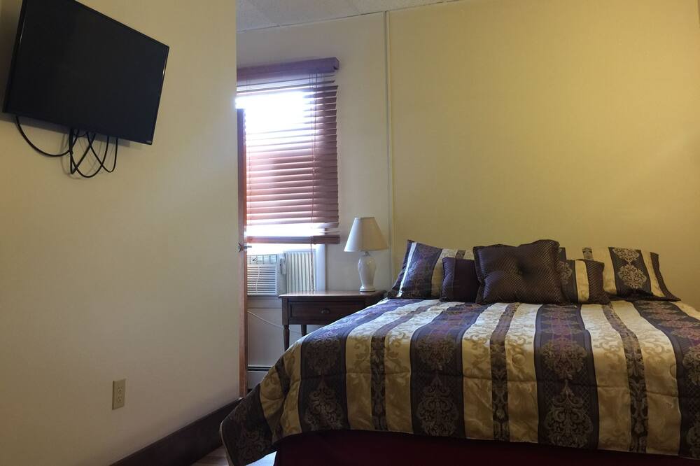 Photo of Bedroom in Ellsworth