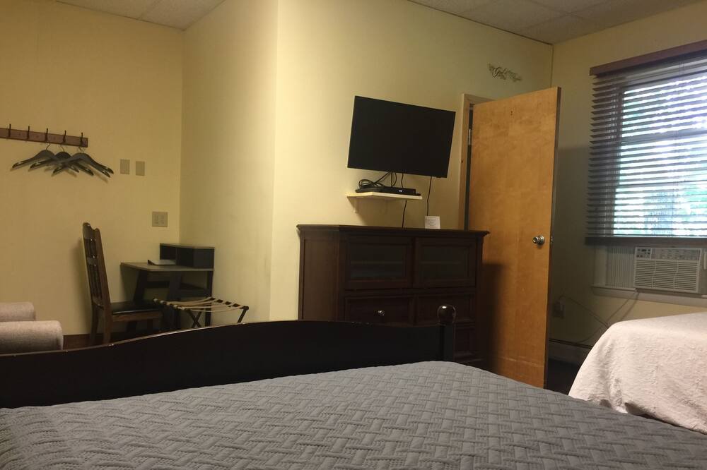 Photo of Bedroom in Ellsworth