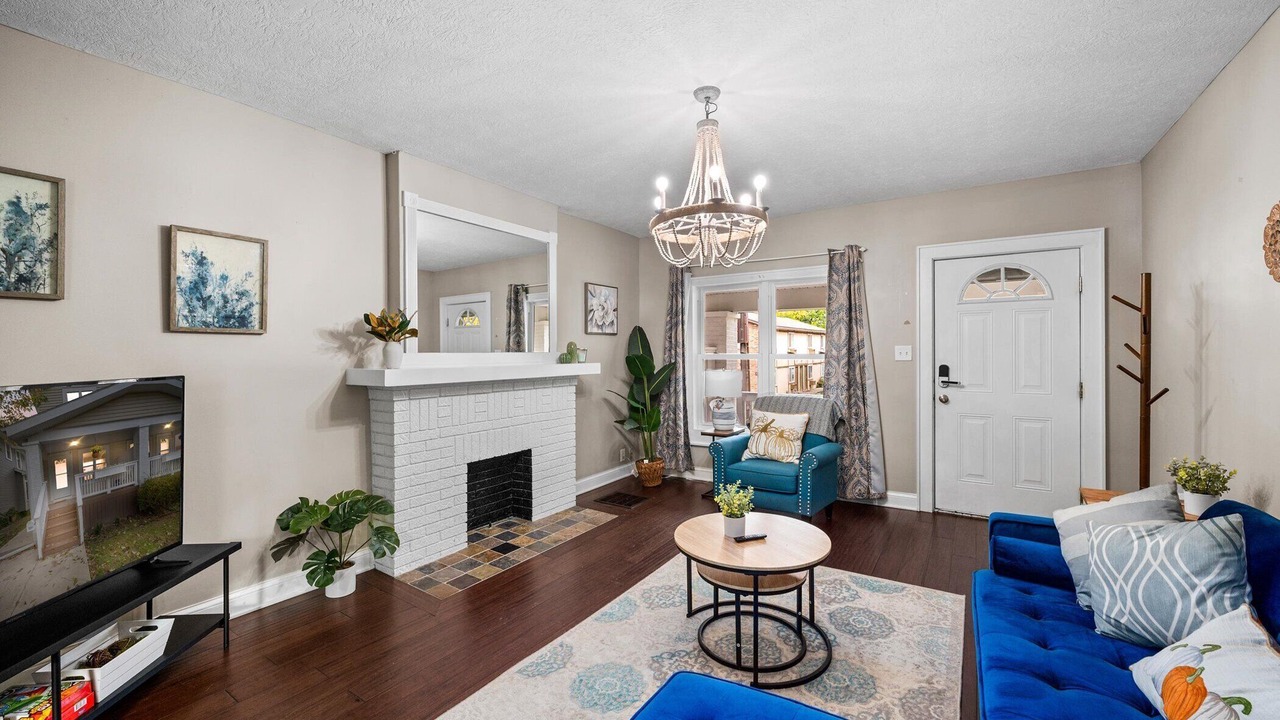 Photo of Livingroom in University District