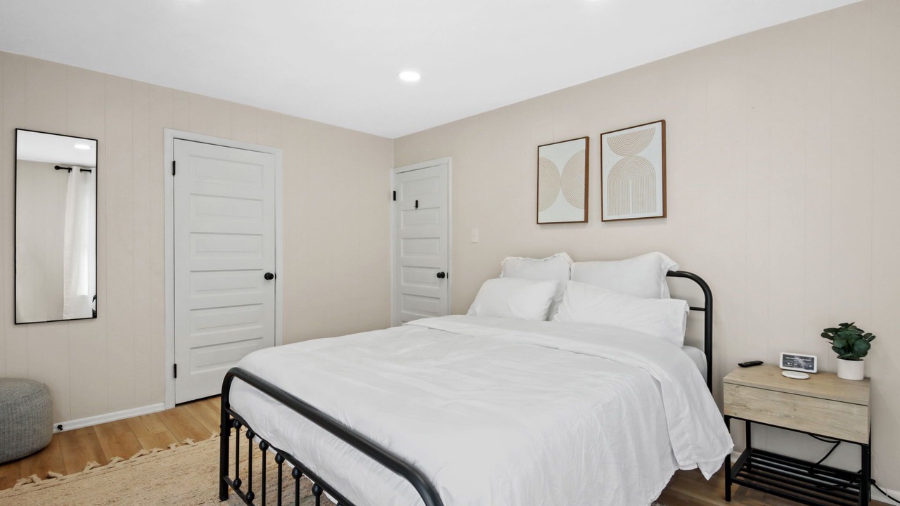 Photo of Bedroom in Edgewater