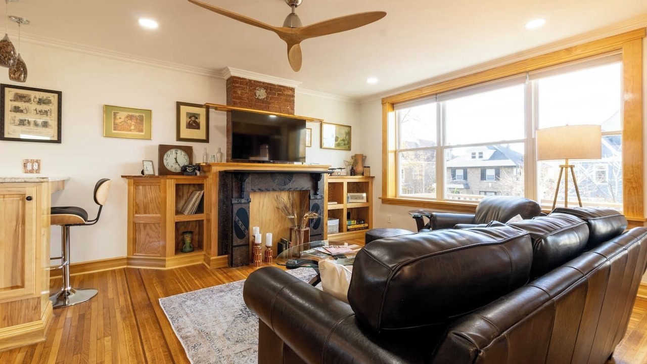 Photo of Bedroom in Front Park