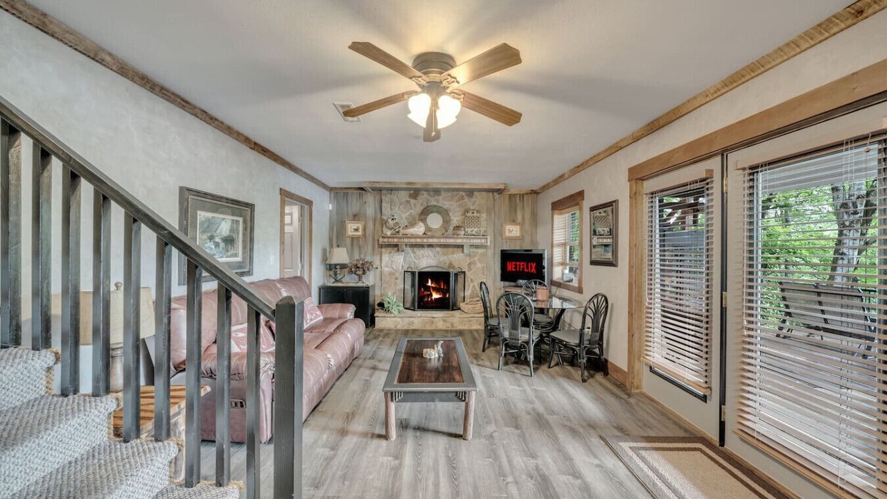 Photo of Livingroom in Hiawassee