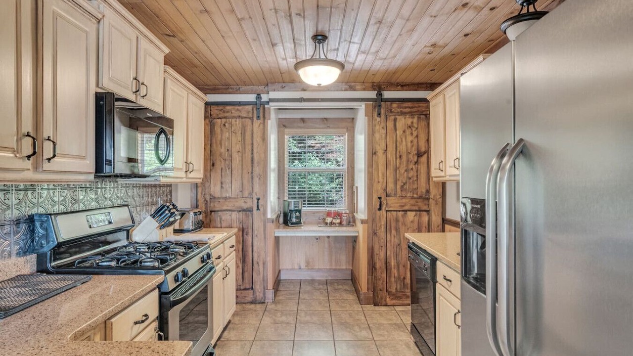 Photo of Kitchen in Hiawassee