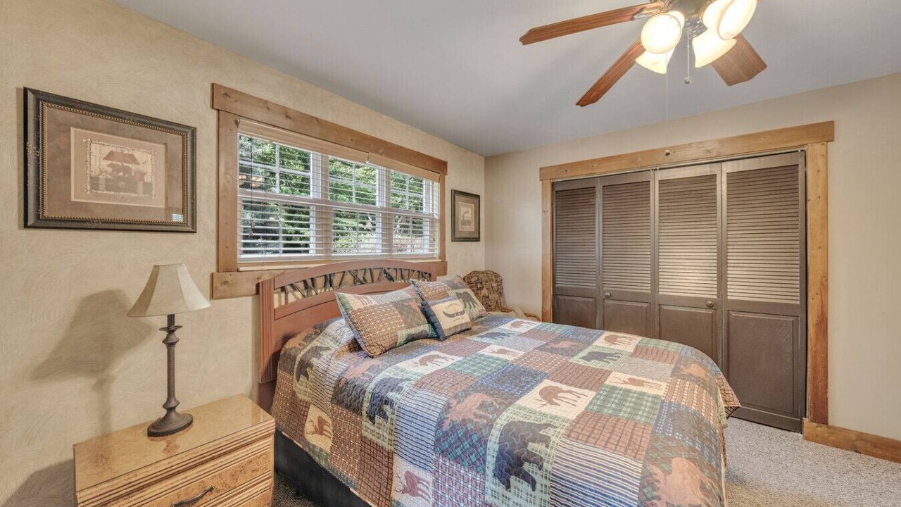 Photo of Bedroom in Hiawassee