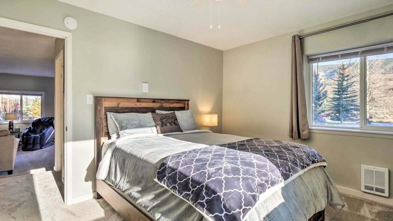 Photo of Bedroom in Summit Cove