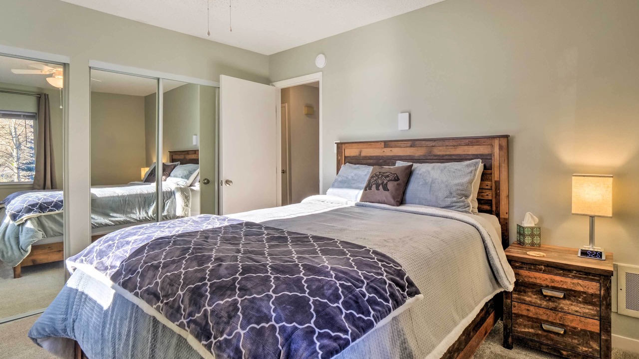 Photo of Bedroom in Summit Cove