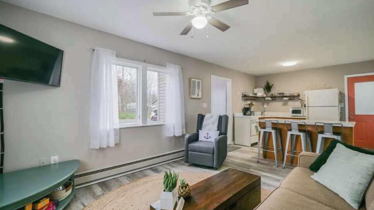 Photo of Livingroom in Madison - Lakeland