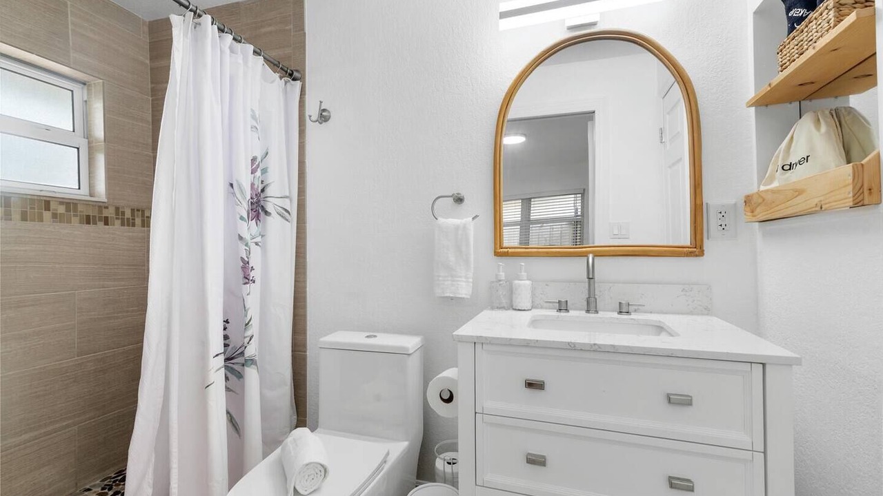 Photo of Bathroom in Poinsettia Heights