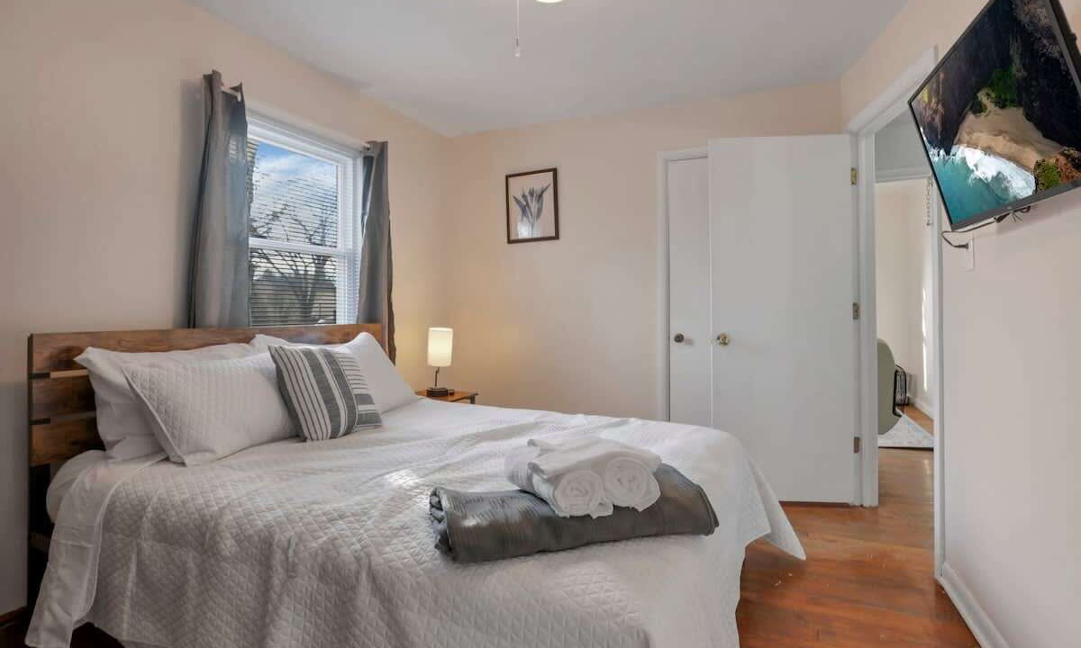 Photo of Bedroom in Lincoln Village