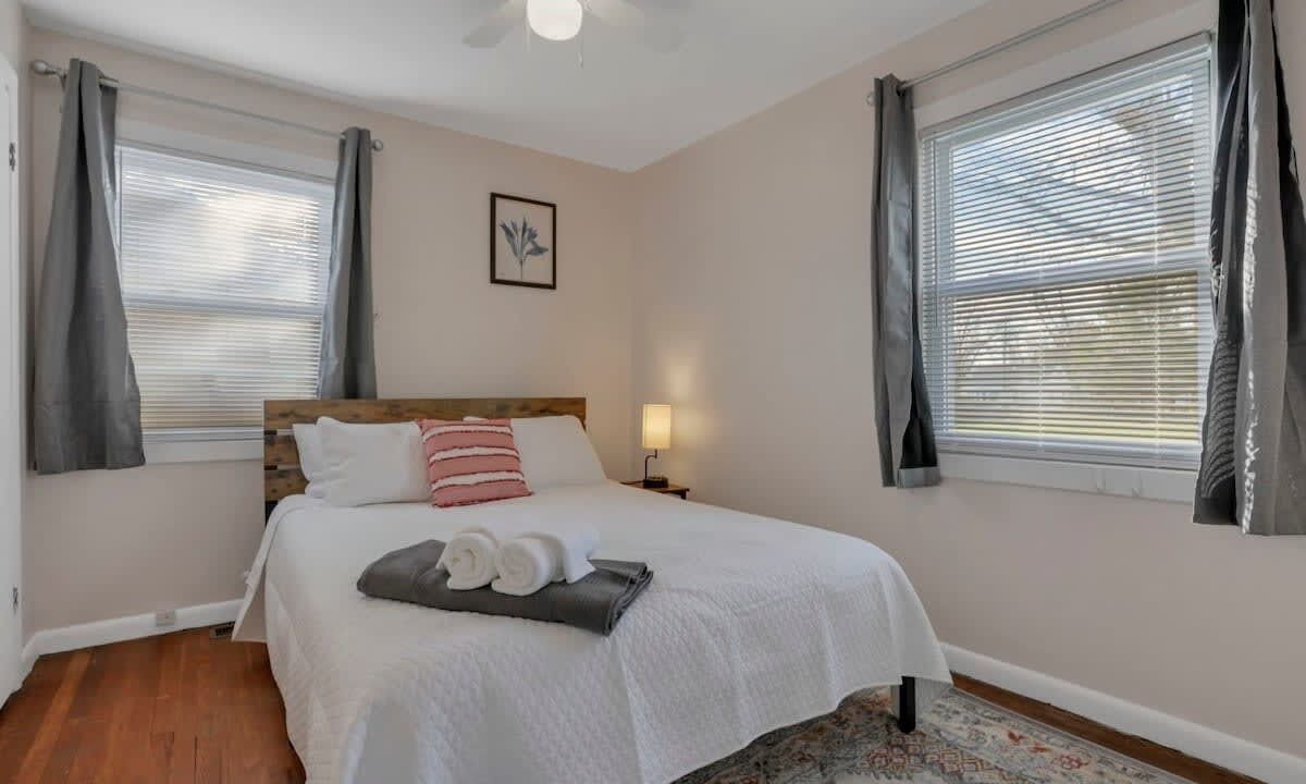 Photo of Bedroom in Lincoln Village