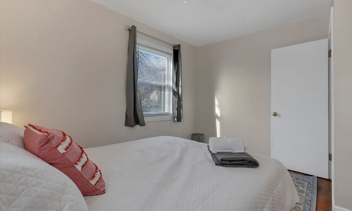 Photo of Bedroom in Lincoln Village