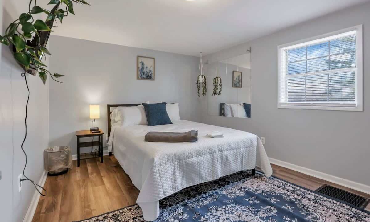 Photo of Bedroom in Lincoln Village