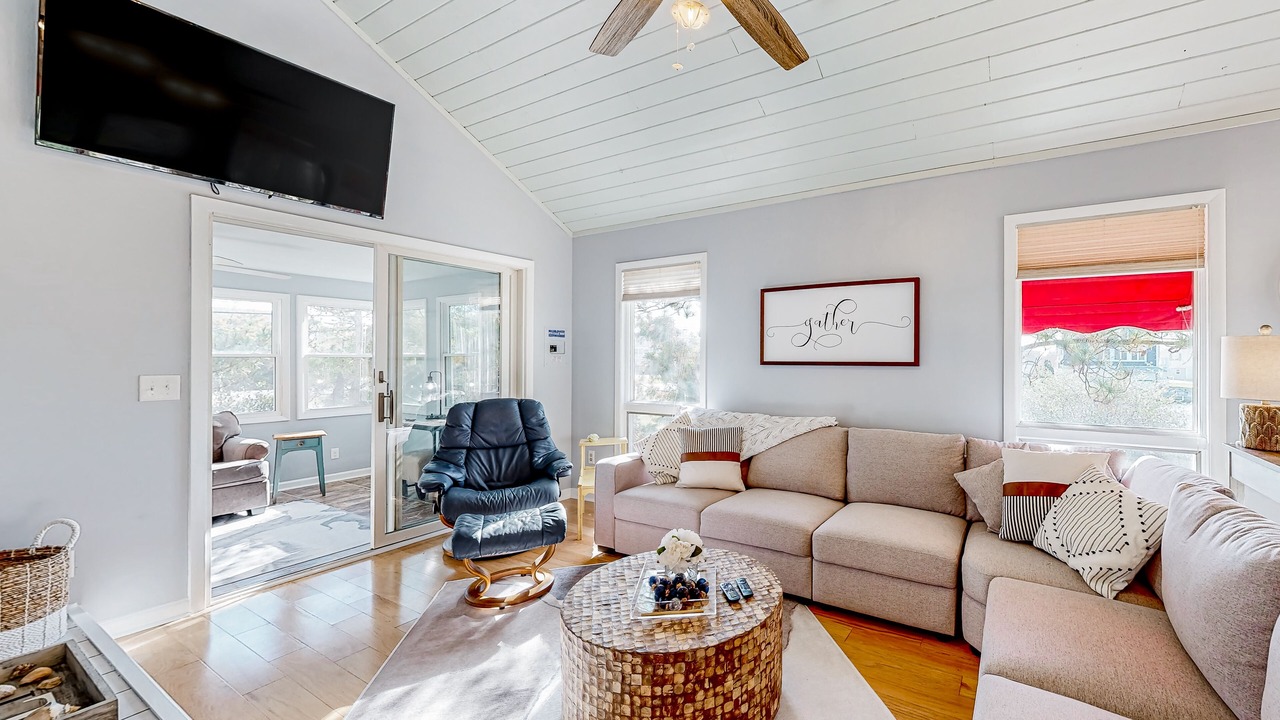Photo of Livingroom in Sandpiper Pines