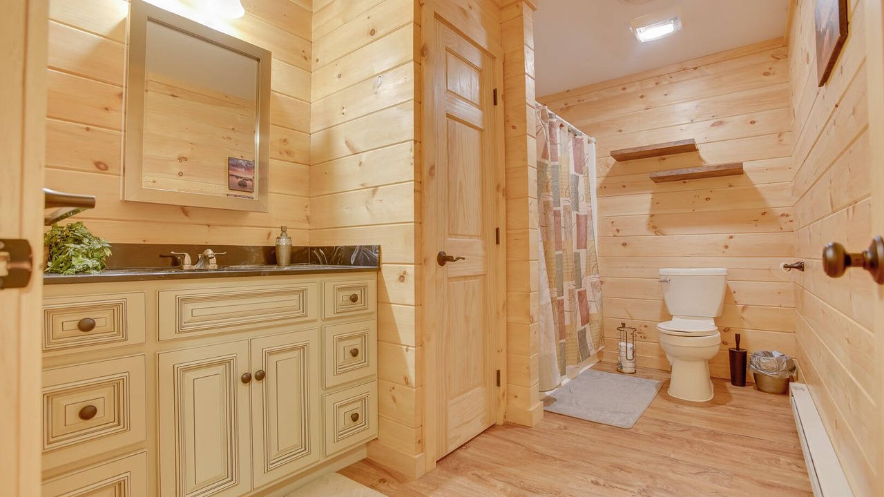 Photo of Bathroom in Woodland