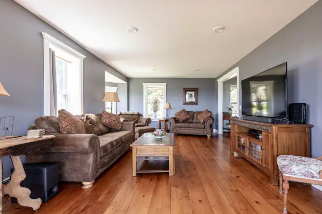 Photo of Livingroom in Hammondsport