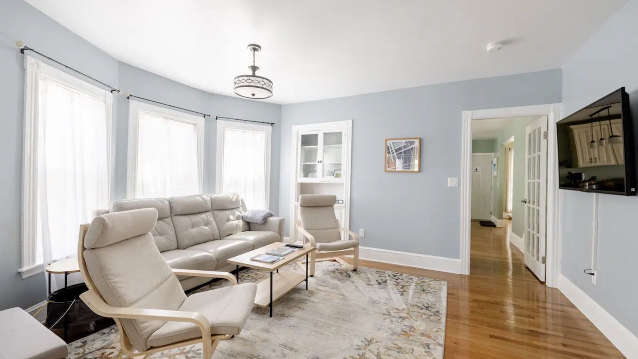 Photo of Livingroom in East Bayside