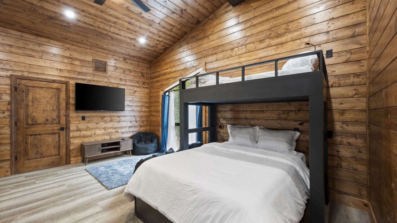 Photo of Bedroom in Broken Bow