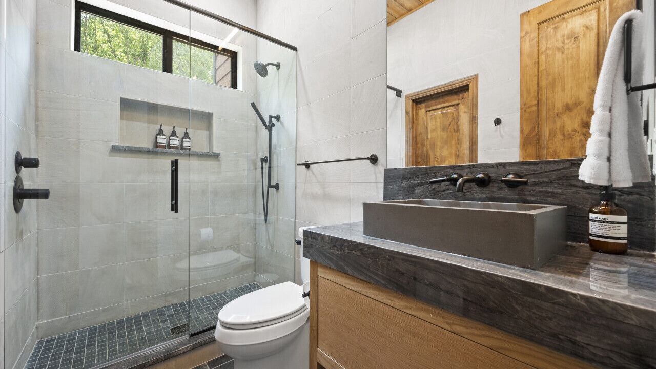 Photo of Bathroom in Broken Bow