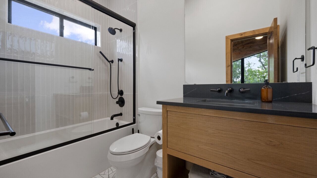 Photo of Bathroom in Broken Bow