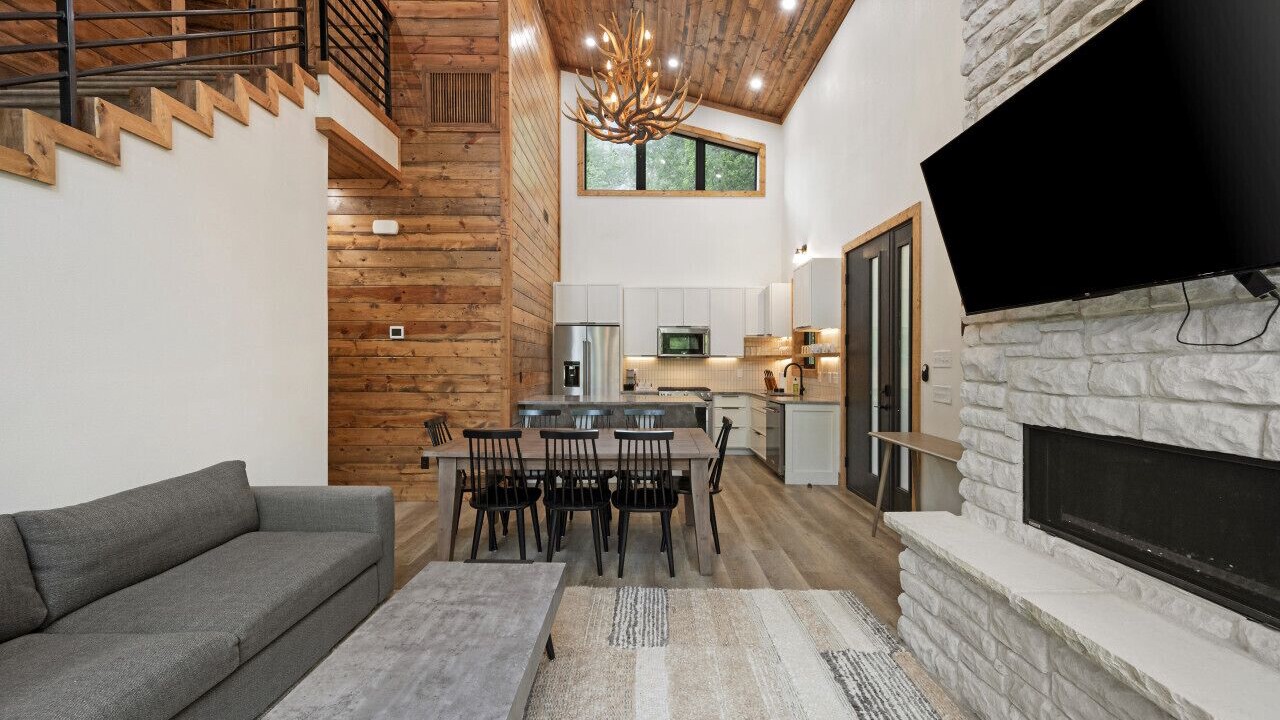 Photo of Livingroom in Broken Bow
