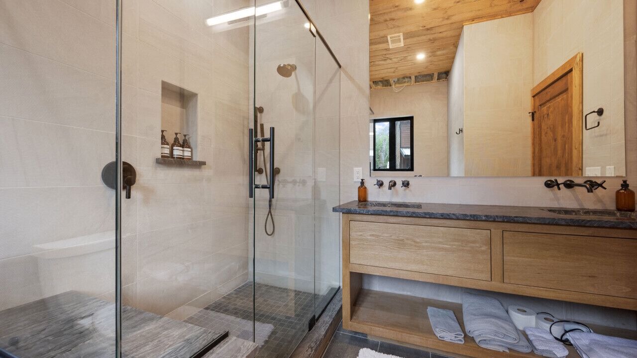 Photo of Bathroom in Broken Bow