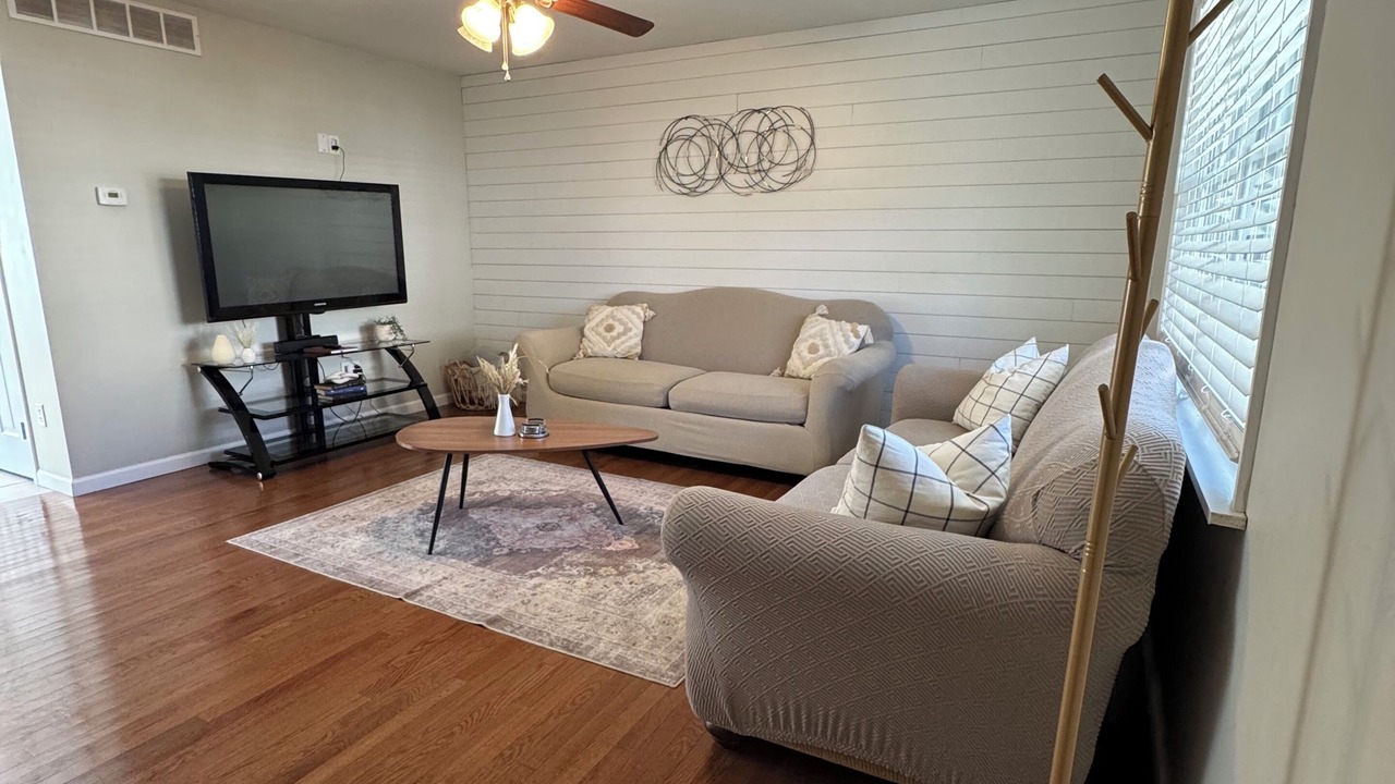 Photo of Livingroom in Erie