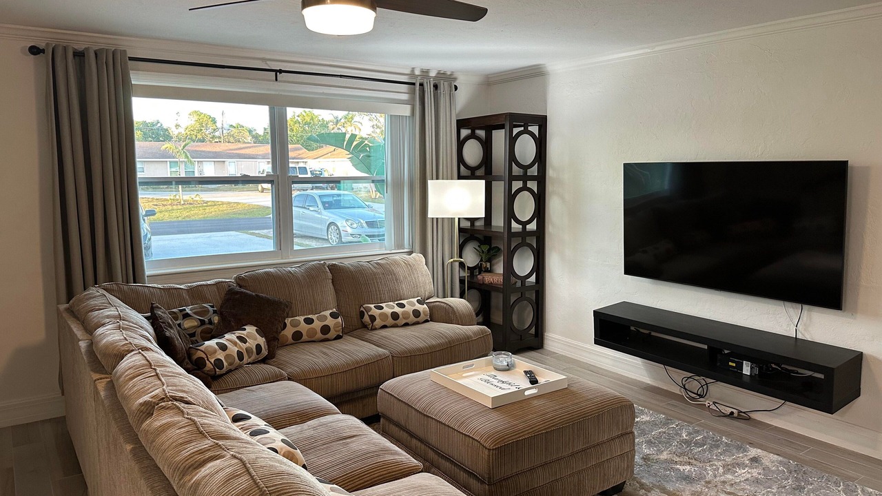 Photo of Livingroom in Naples Park