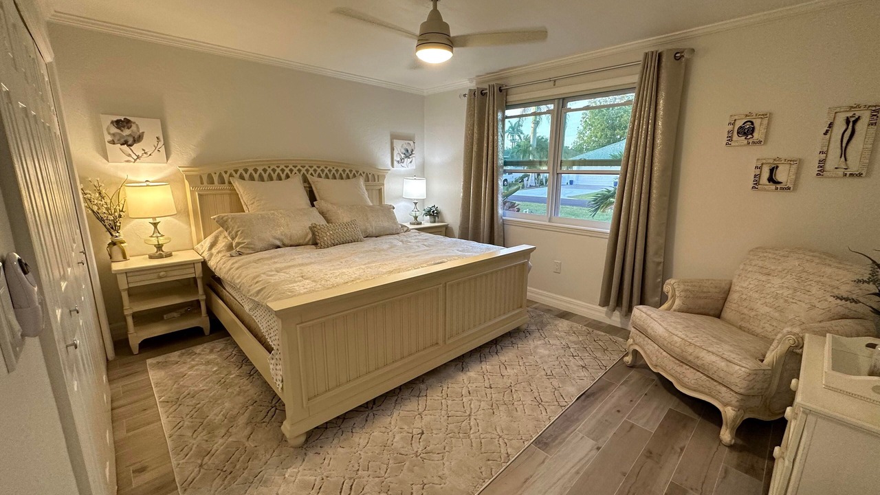 Photo of Bedroom in Naples Park