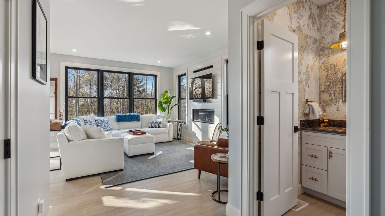 Photo of Livingroom in Cape Elizabeth