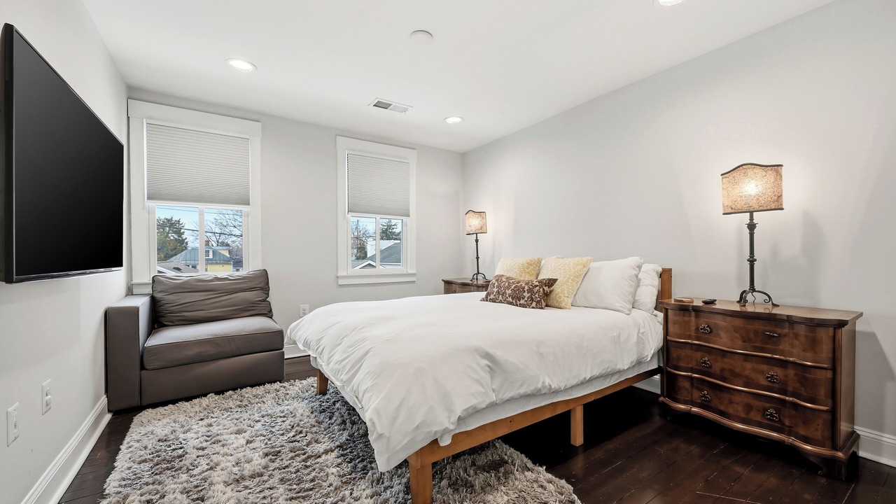Photo of Bedroom in Leesburg's Old and Historic District