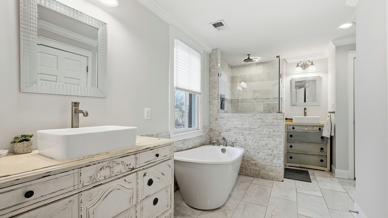 Photo of Bathroom in Leesburg's Old and Historic District