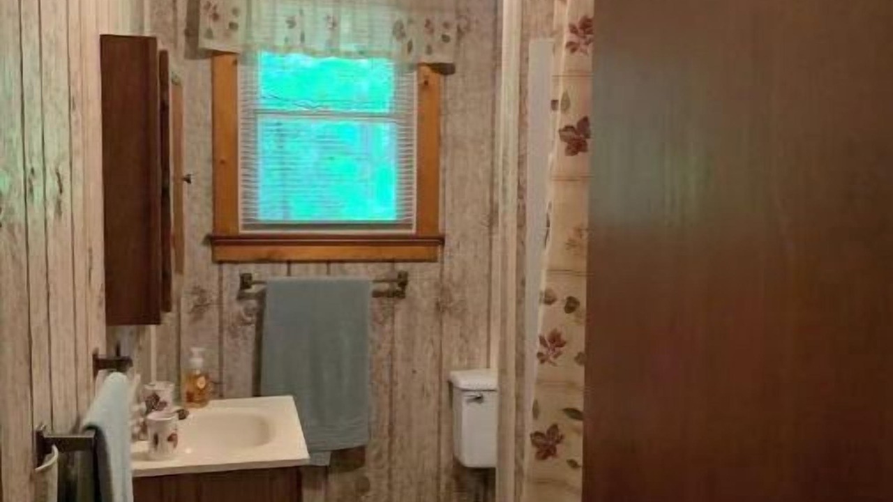 Photo of Bathroom in Leeper