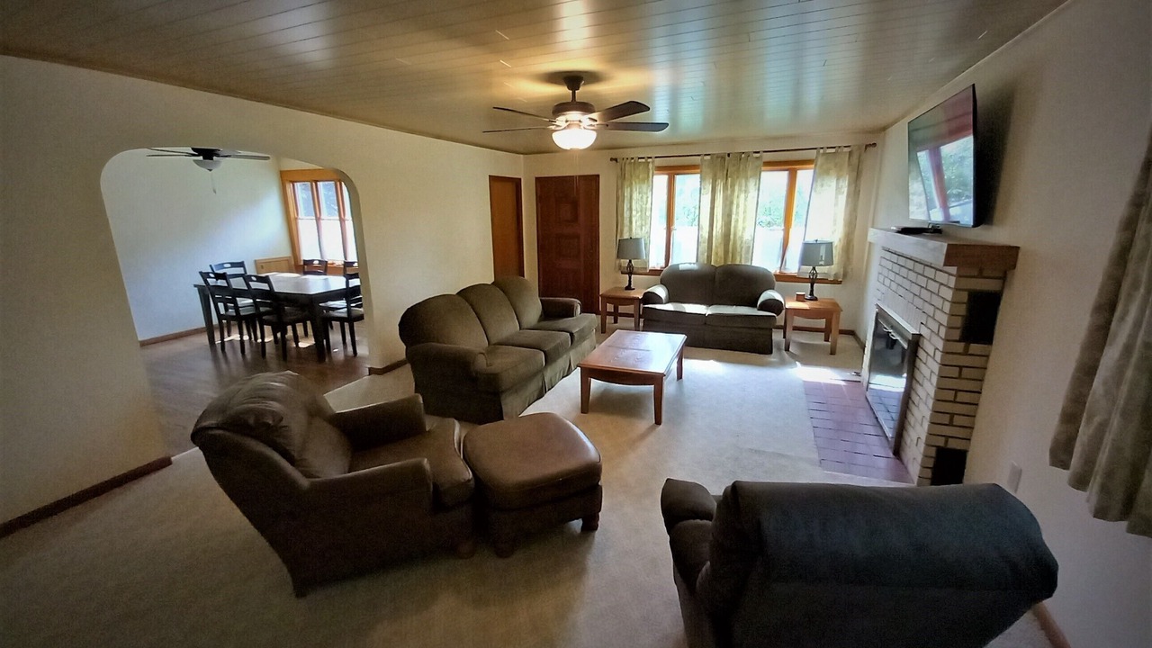 Photo of Livingroom in Oil City