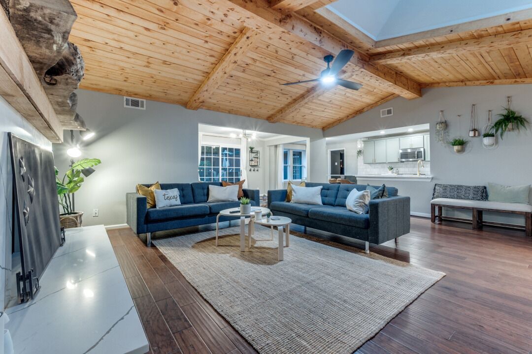 Photo of Livingroom in Far North Dallas