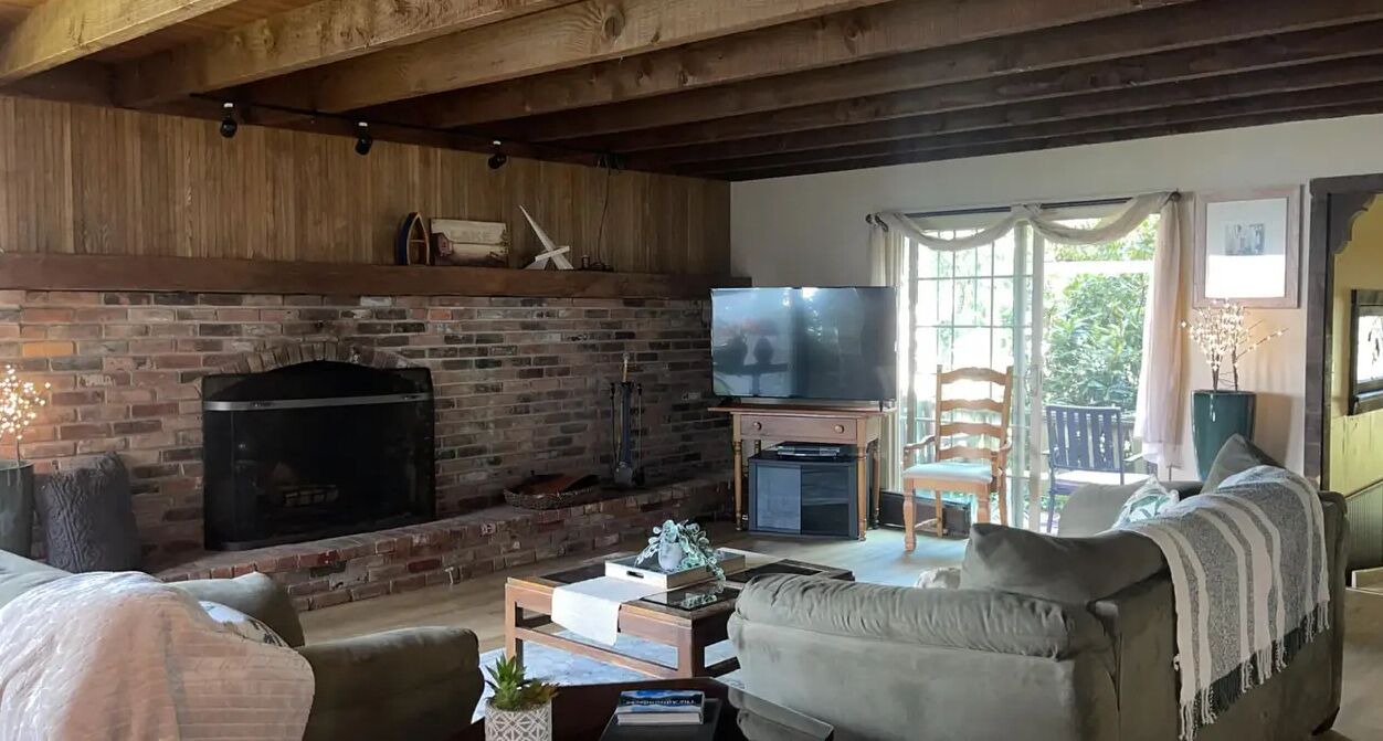 Photo of Livingroom in Lake Erie Beach
