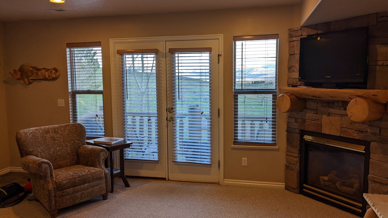 Photo of Livingroom in Eden