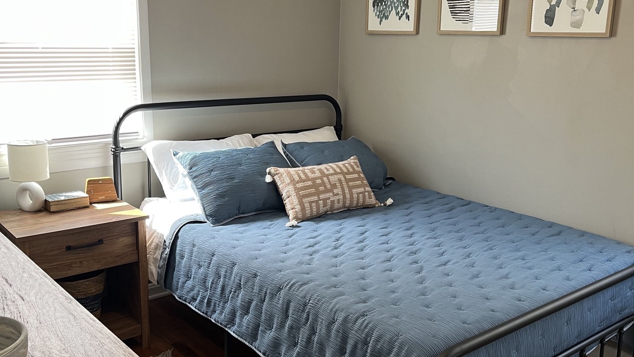 Photo of Bedroom in Cuyahoga Falls