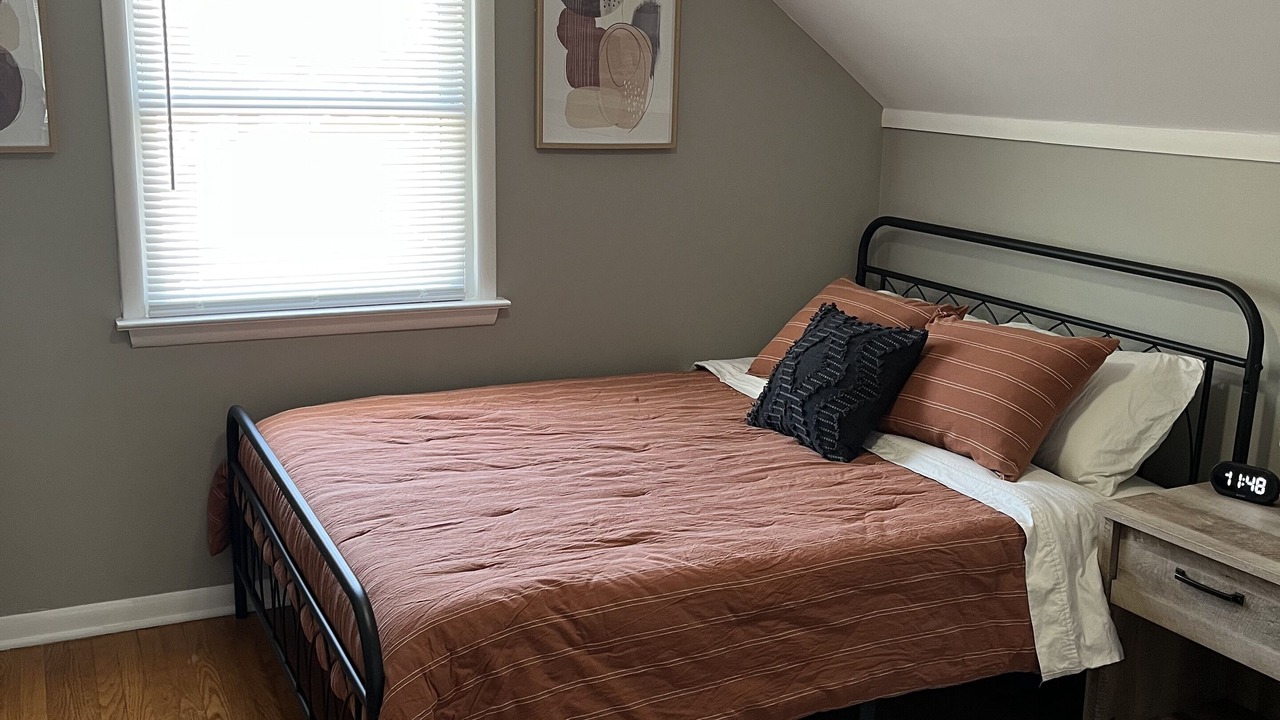 Photo of Bedroom in Cuyahoga Falls