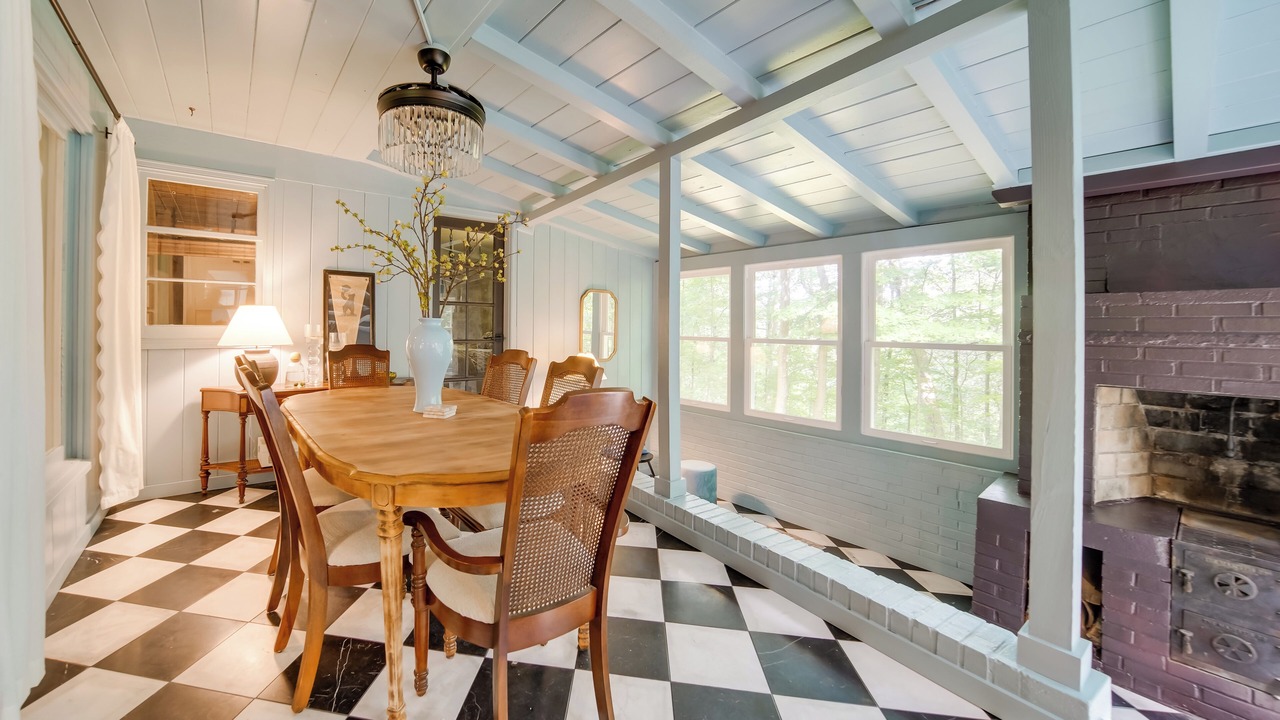 Photo of Livingroom in Willoughby