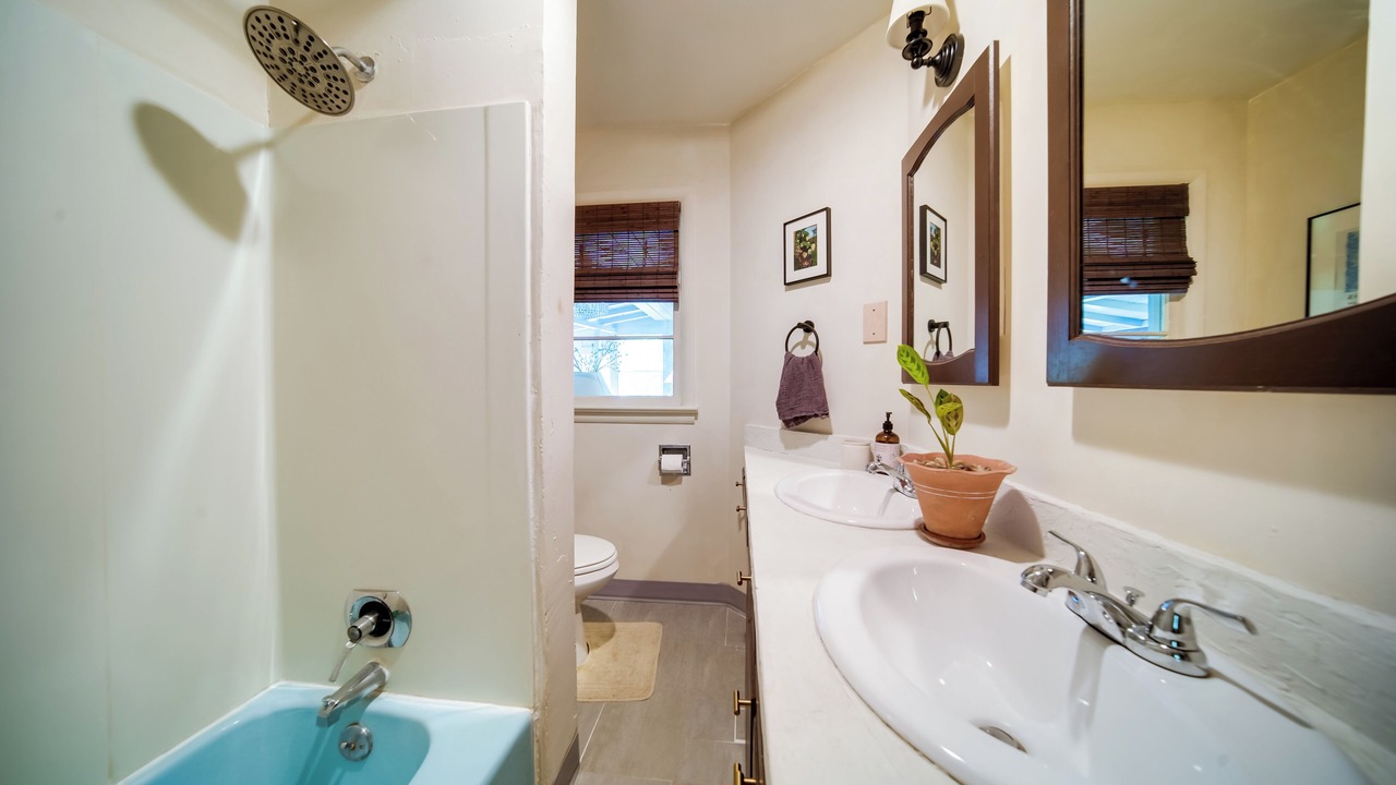 Photo of Bathroom in Willoughby