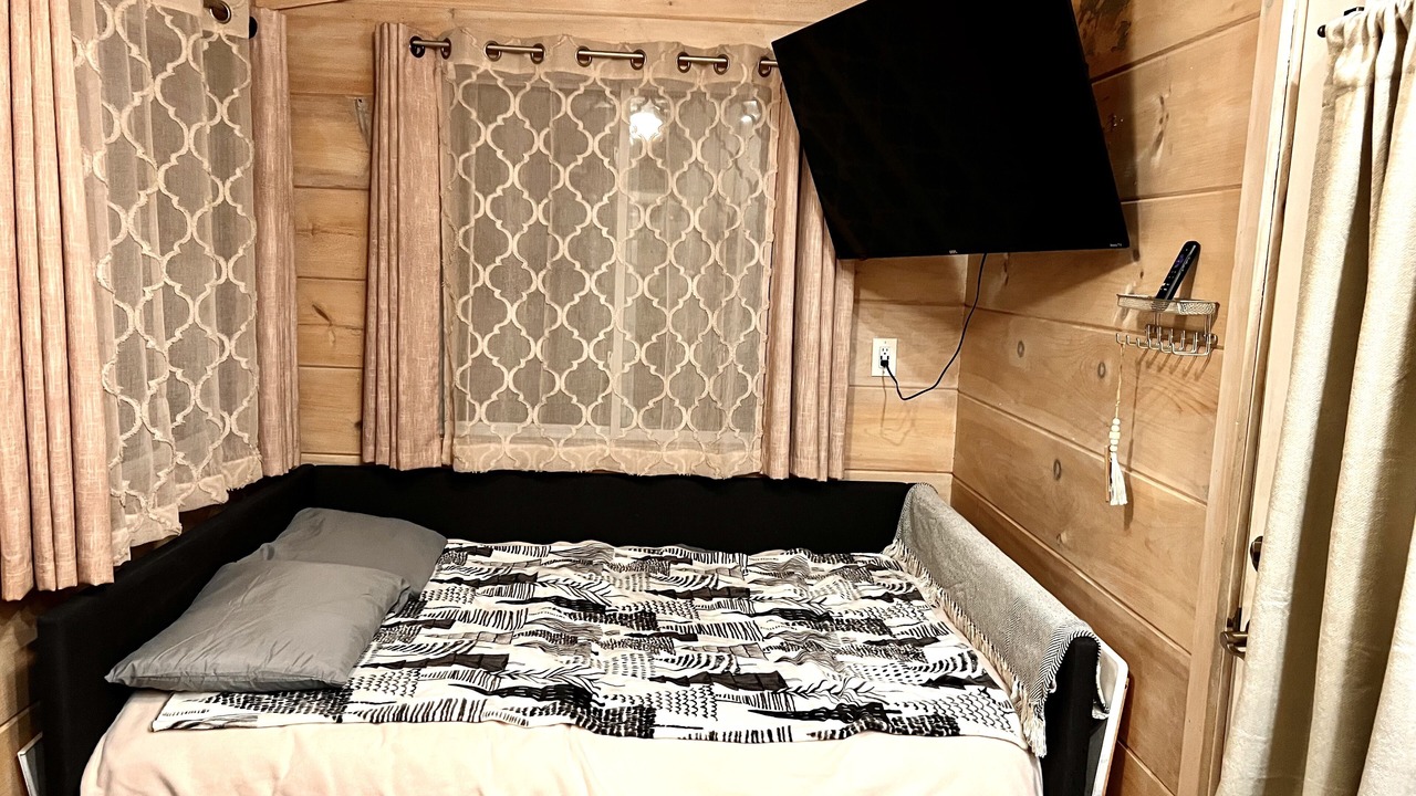 Photo of Bedroom in Farmington Falls