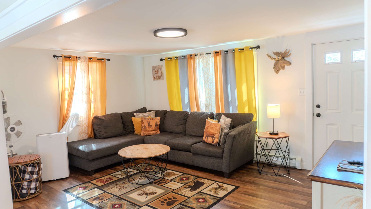 Photo of Livingroom in Ellsworth