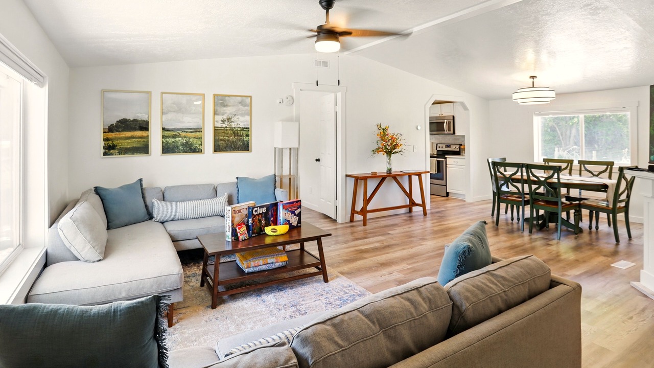 Photo of Livingroom in Hyrum