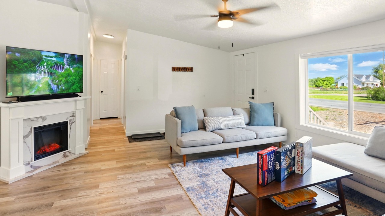 Photo of Livingroom in Hyrum